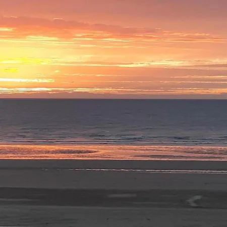 In St-idesbald With Sea View Balcony, Cleaning Included *